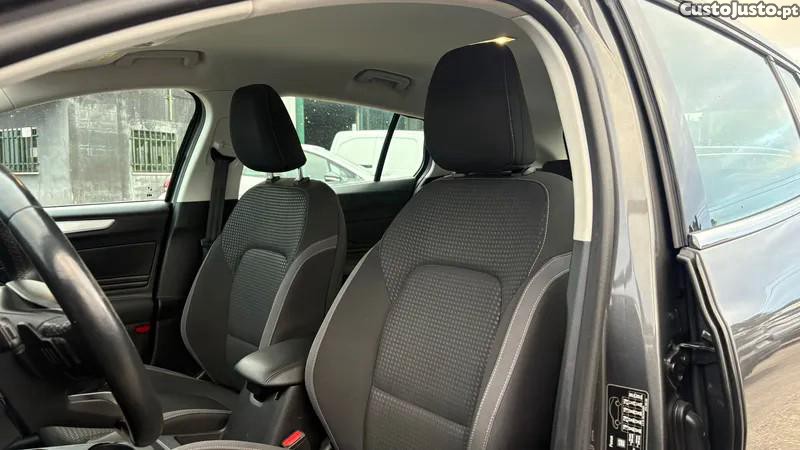 Ford Focus 1.5 TDCi EcoBlue Con — fotografia 4