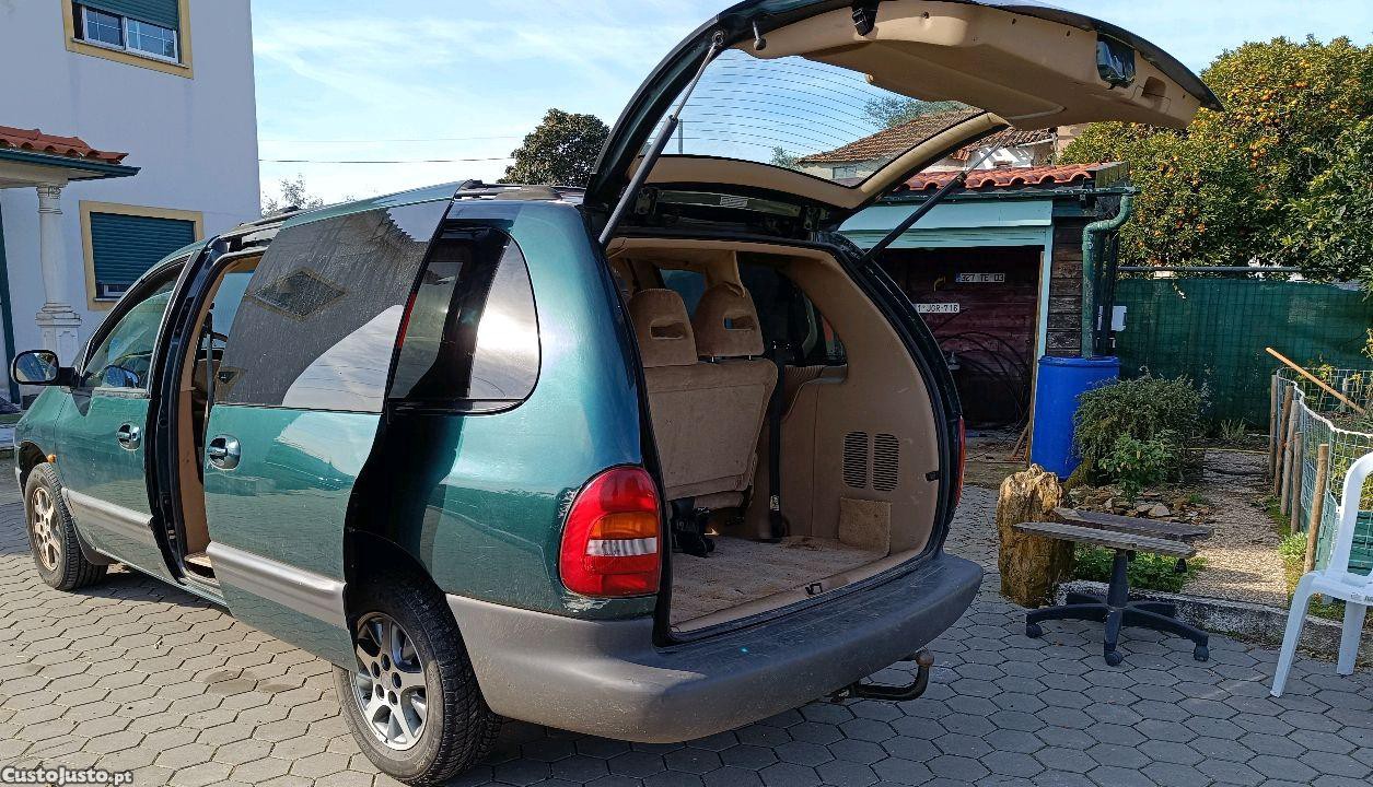 Chrysler Grand Voyager 3.3 aut — fotografia 4