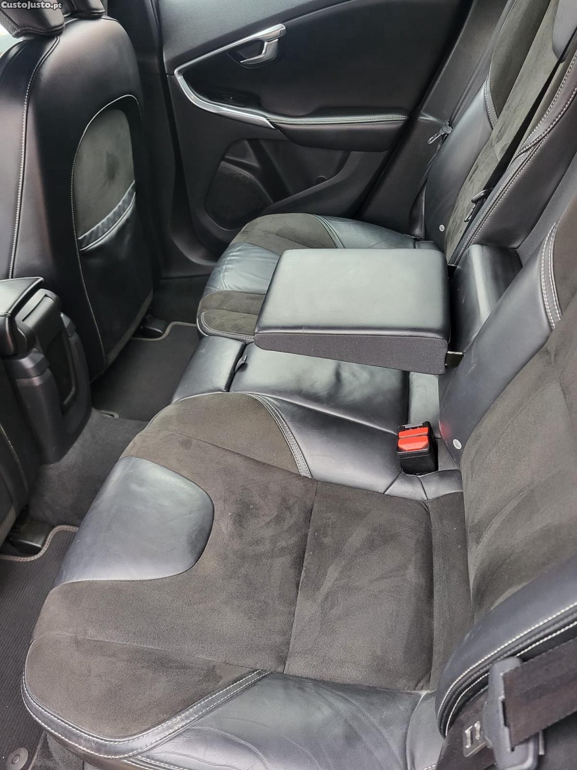 Volvo V40 R design — photo 2