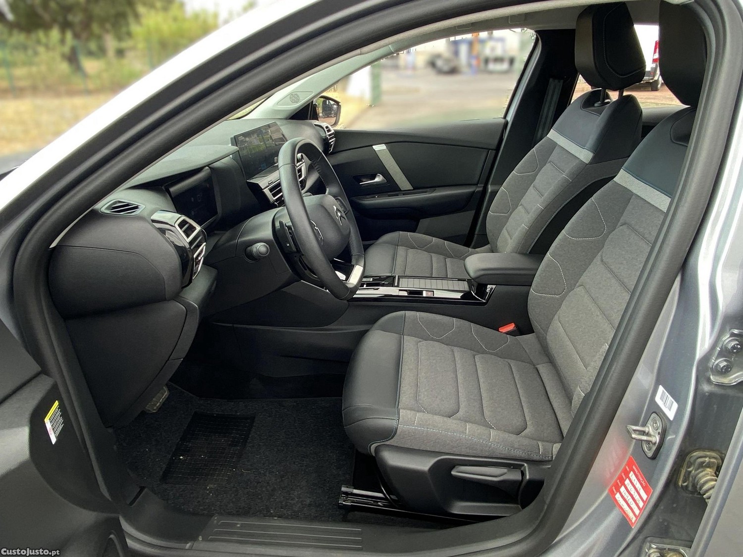 Citroën C4 X 1.2 PureTech Plus EAT8 — fotografia 8