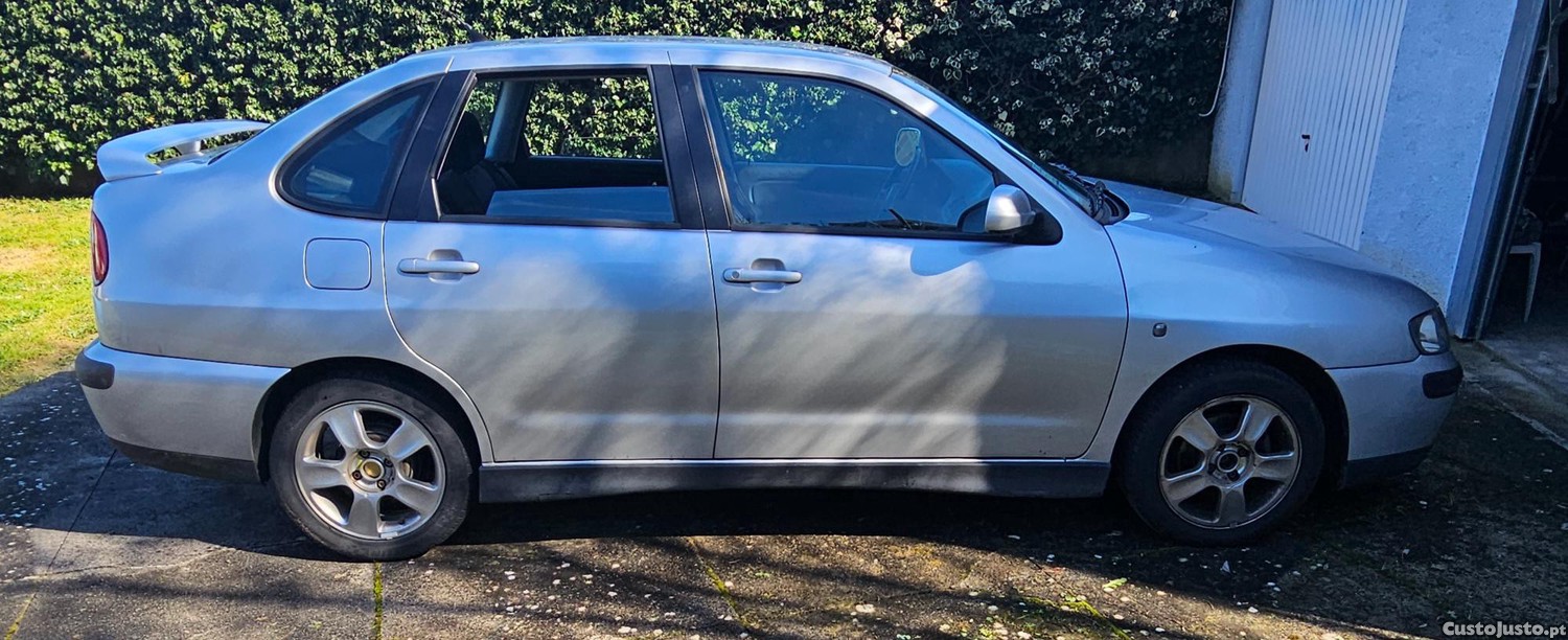 Seat Cordoba Sedan — photo 5