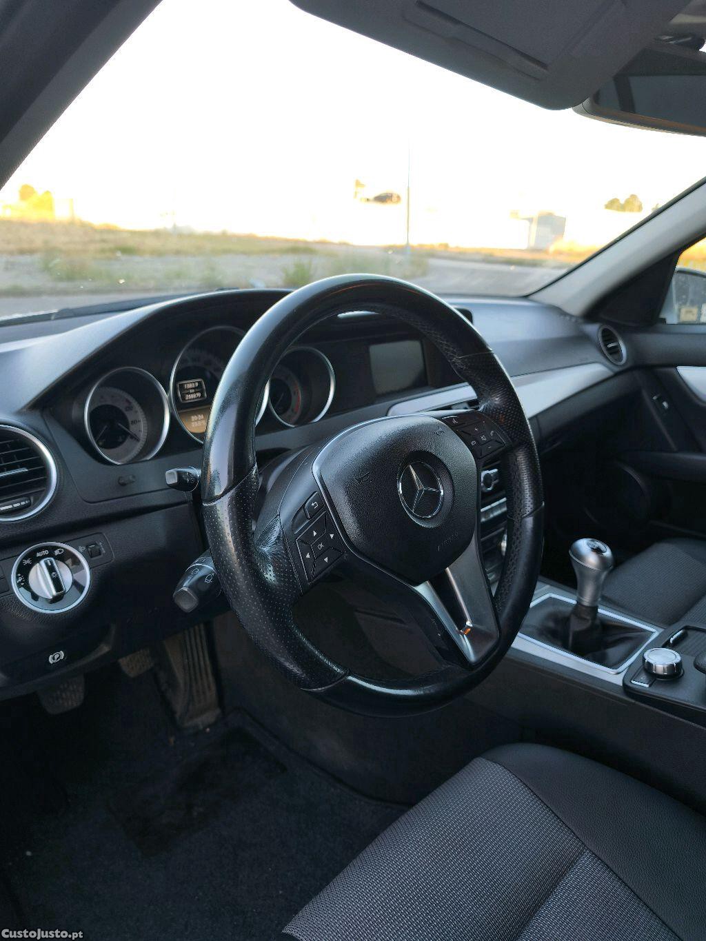 Mercedes-Benz C 250 CDI 204cv Avantgard Nacional — fotografia 4