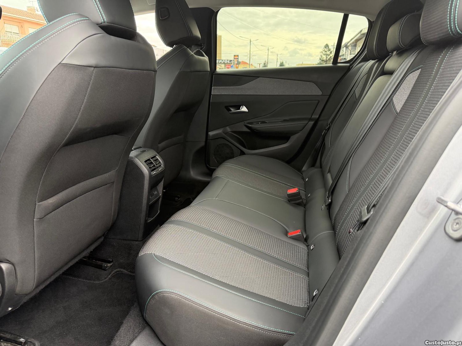 Peugeot 308 1.2 PureTech Allure — fotografia 17