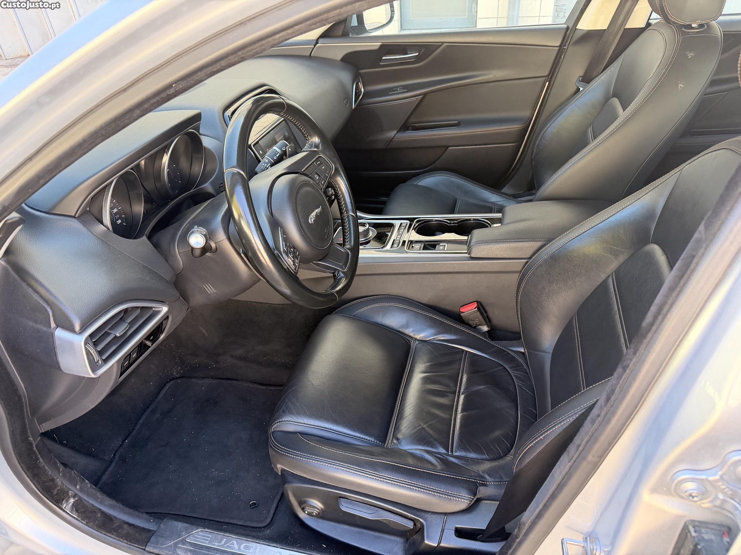 Jaguar XE Prestige — fotografia 4