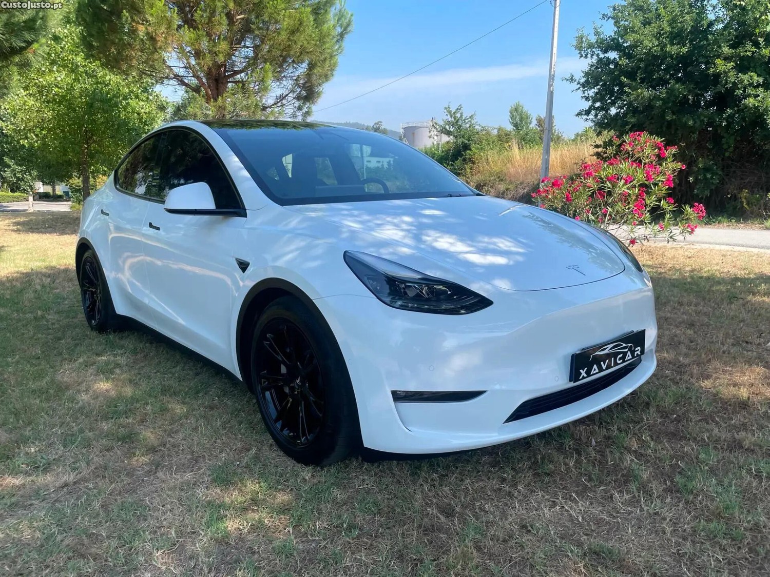 Tesla Model Y Long Range Dual Motor AWD — fotografia 8