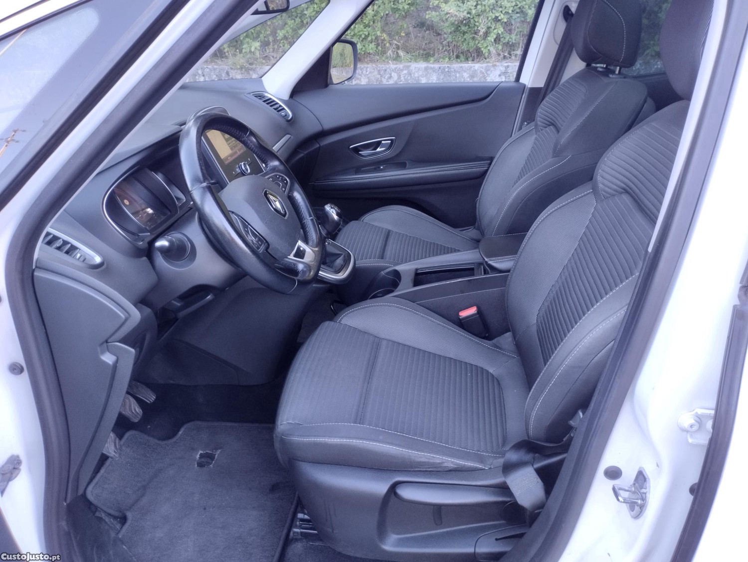 Renault Grand Scénic 1.6 DCI 130cv Intens - 7 lugares - Teto Panorâmico - C/ Garantia — fotografia 10