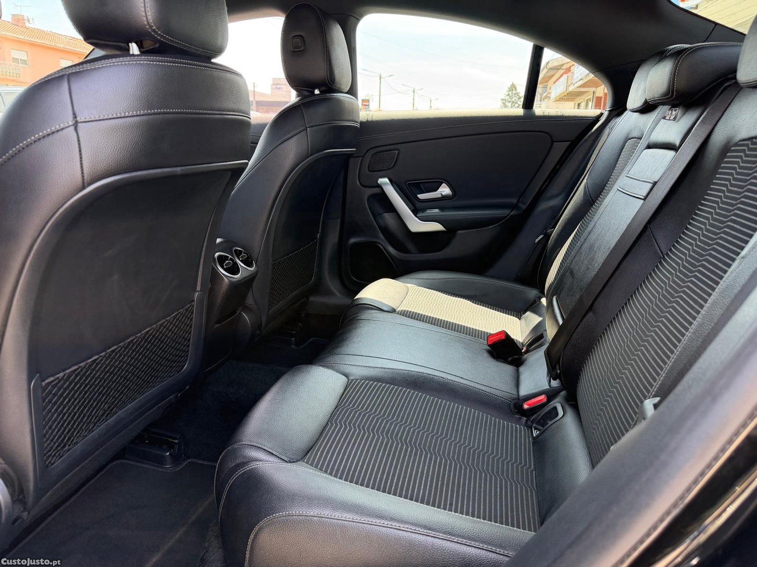 Mercedes-Benz CLA 180 d Progressive Aut. — fotografia 16