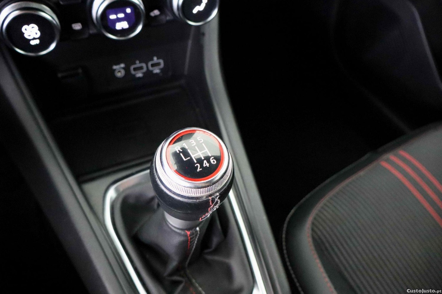 Renault Captur 1.0 TCe Techno — fotografia 9