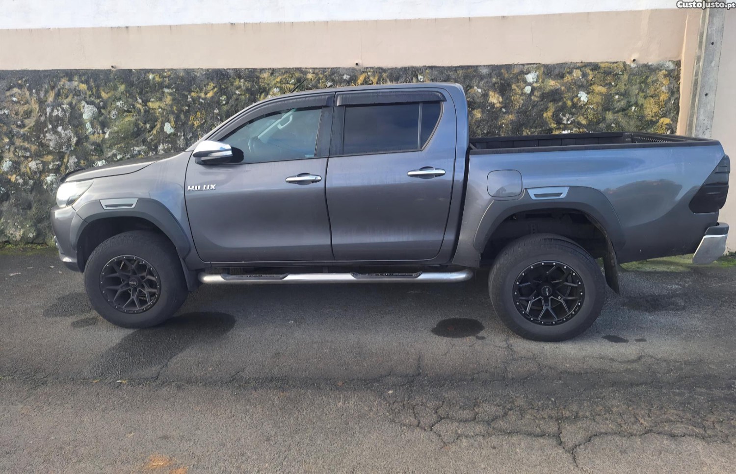 Toyota Hilux 2.4 Tracker - 16 — photo 2