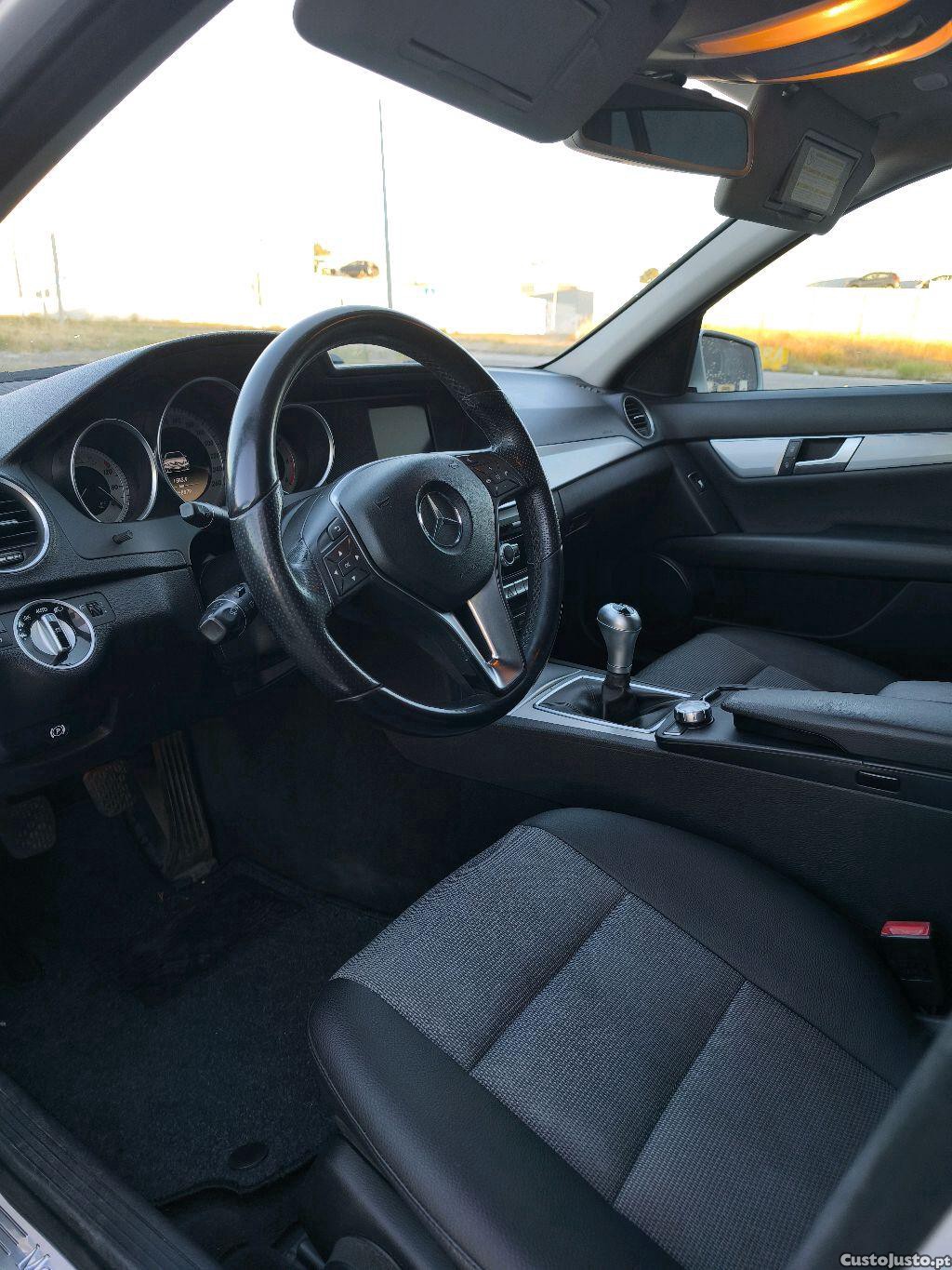 Mercedes-Benz C 250 CDI 204cv Avantgard Nacional — fotografia 3