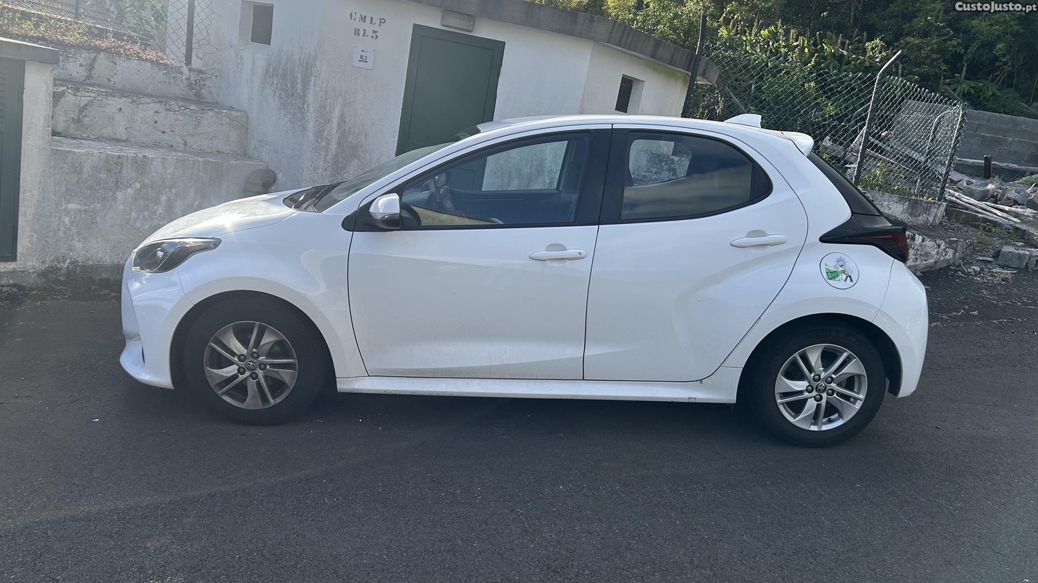 Toyota Yaris 1.0 — photo 4