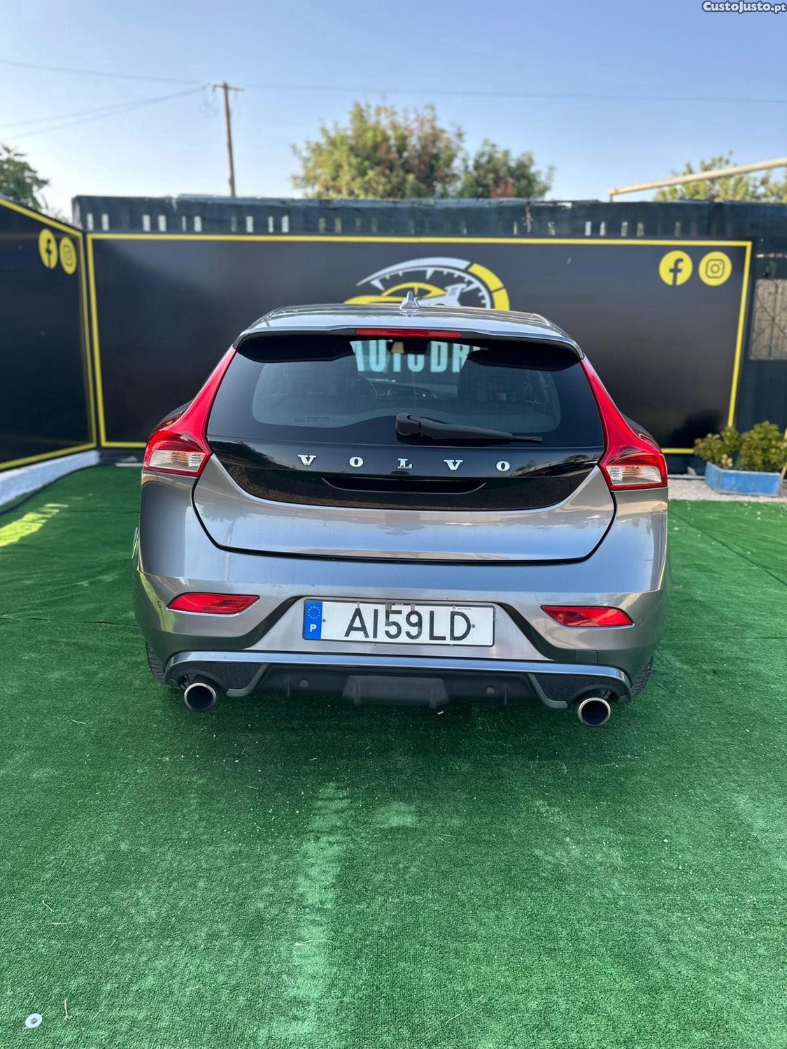 Volvo V40 R-DESIGN — fotografia 7