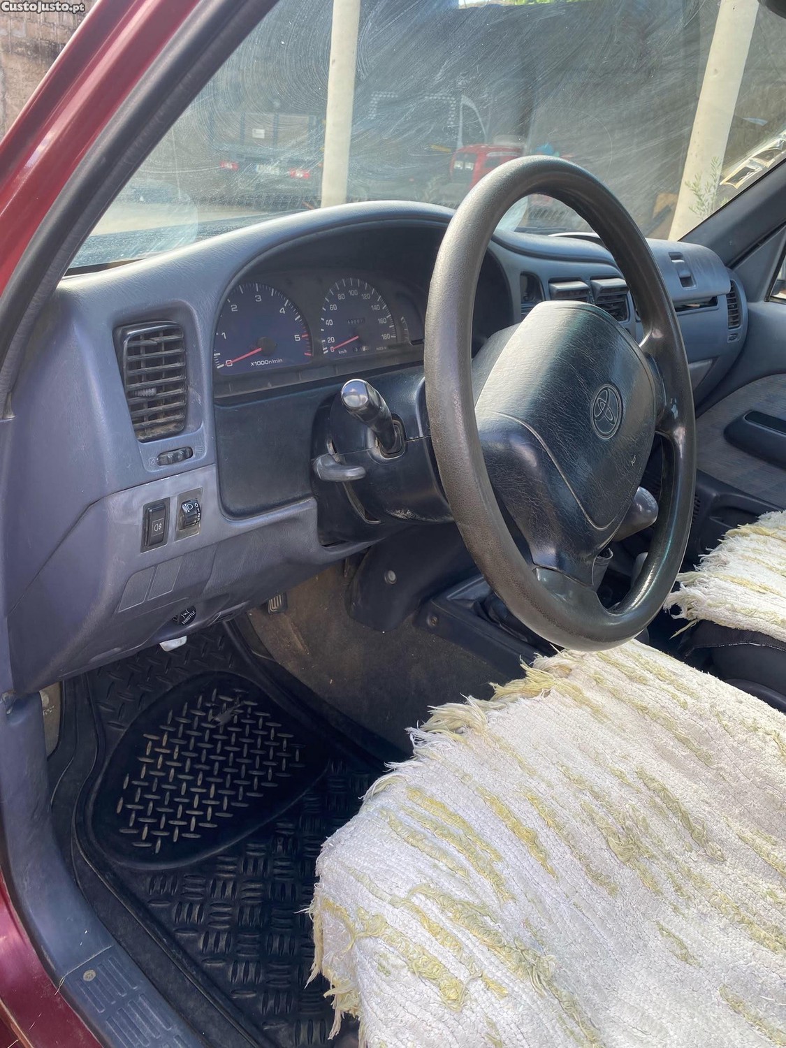 Toyota Hilux 2.4 TD — fotografia 3