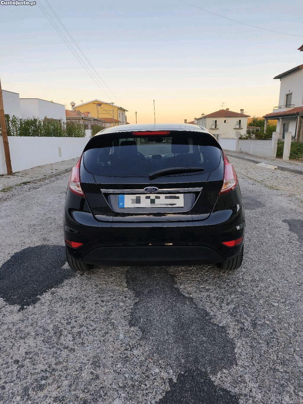 Ford Fiesta 1.5 TDCi versão Titanium 5 portas - 16 — photo 5