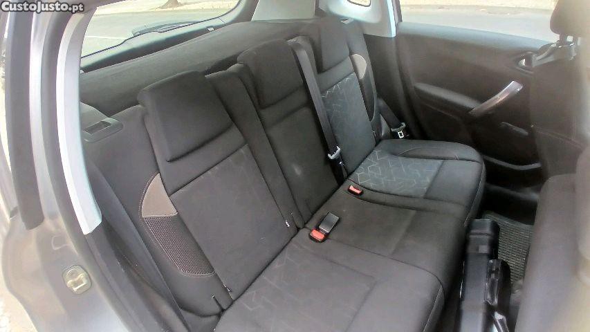 Peugeot 2008 allure — fotografia 3