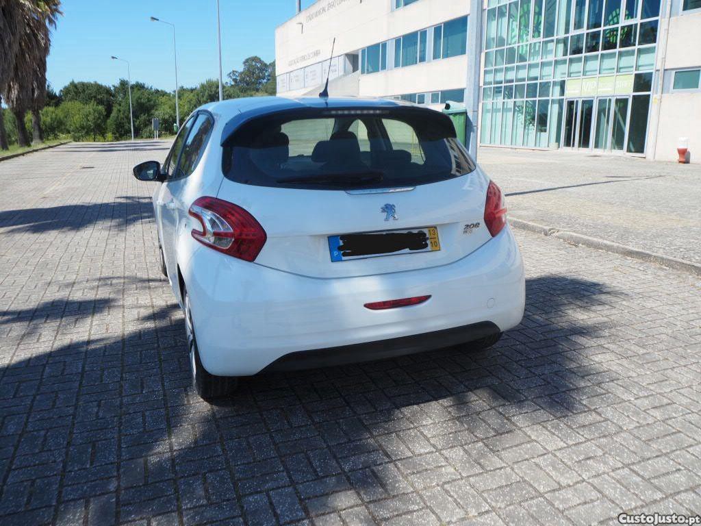 Peugeot 208 1.6 HDI — fotografia 7