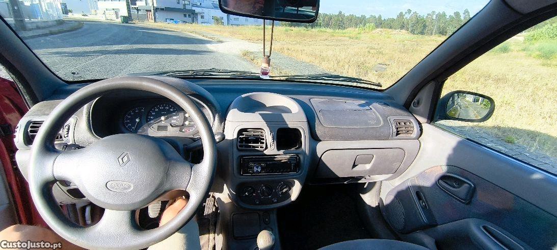 Renault Clio rt — fotografia 3