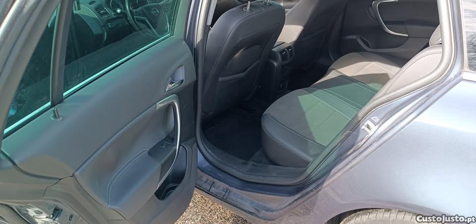 Opel Insignia Sports Tourer 2.0 TDCi — fotografia 2