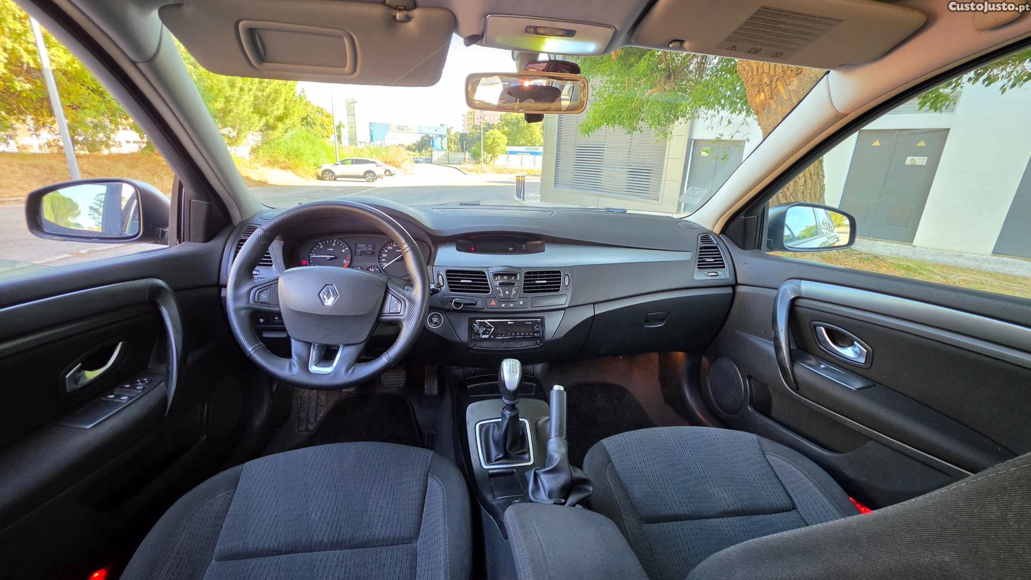 Renault Laguna 1.5 dci — fotografia 7