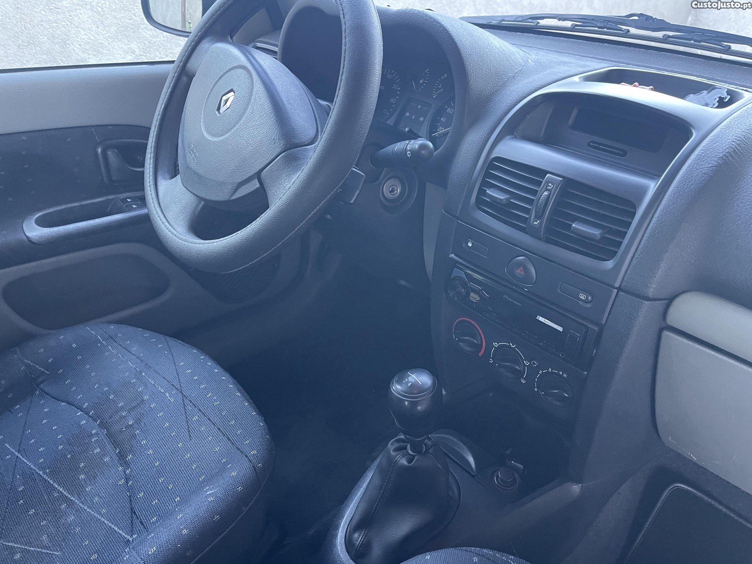 Renault Clio 1.2  16valvulas 5 portas gasolina 2002 - 02 — photo 5