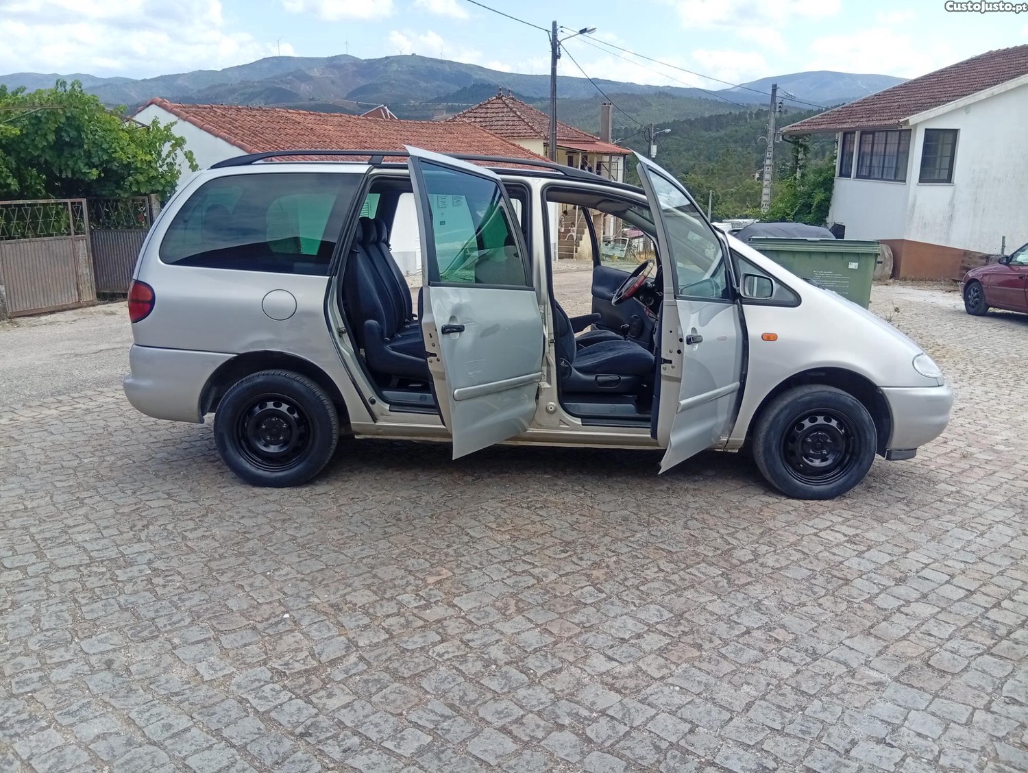 Volkswagen Sharan Em muito bom estado — fotografia 3