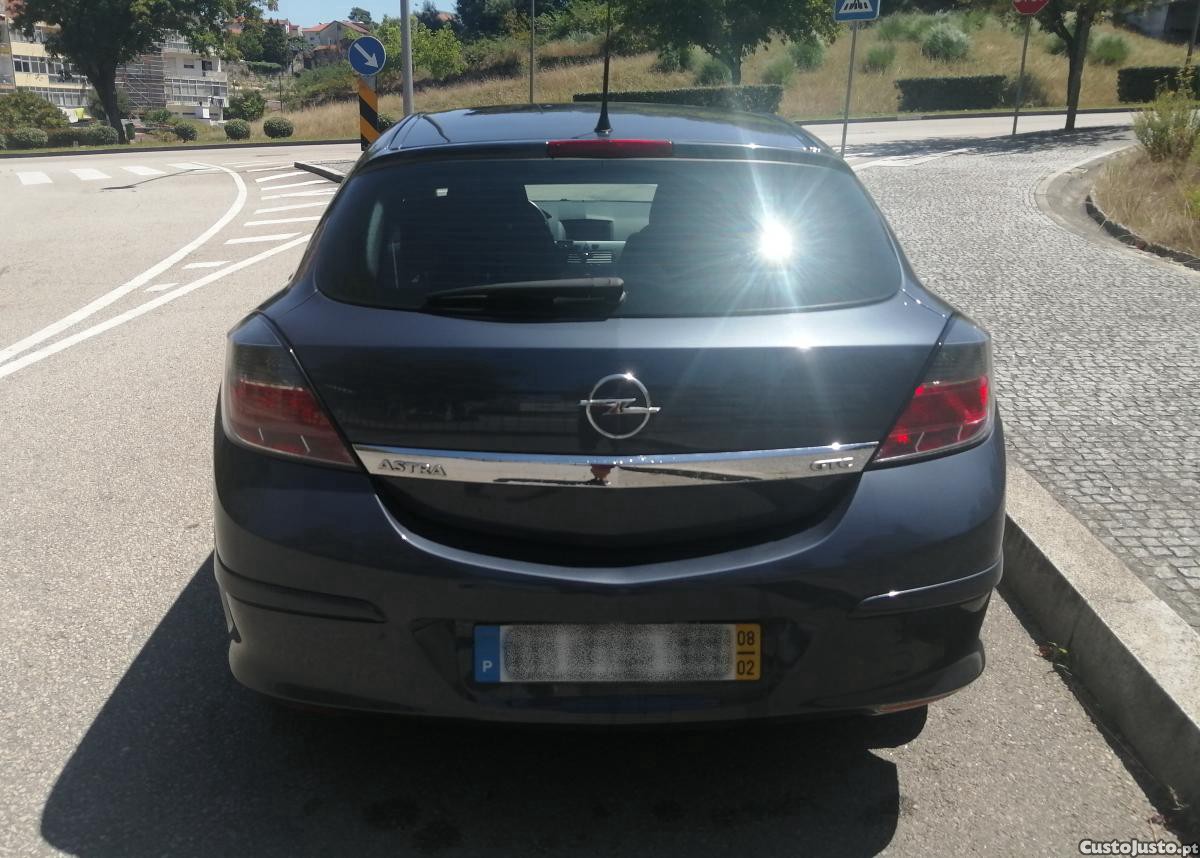 Opel Astra GTC — fotografia 3