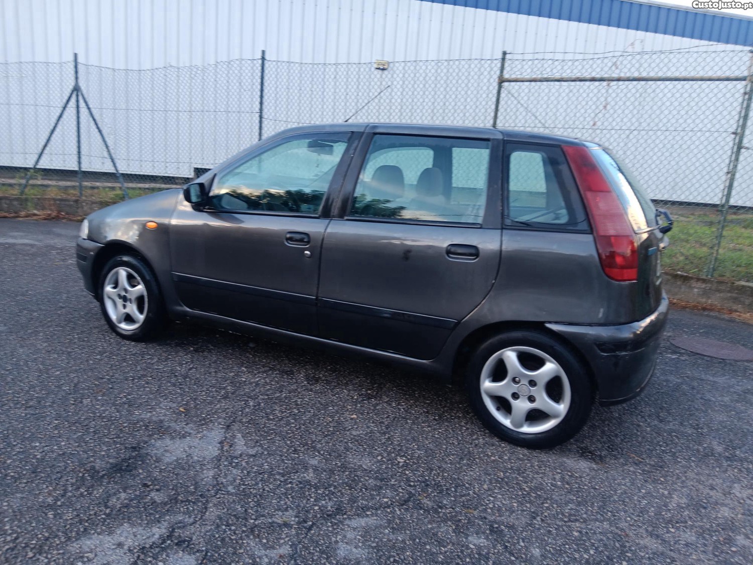 Fiat Punto Apenas 157 mil kms Económico — fotografia 7