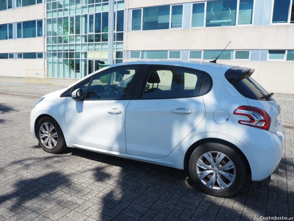 Peugeot 208 1.6 HDI — fotografia 6