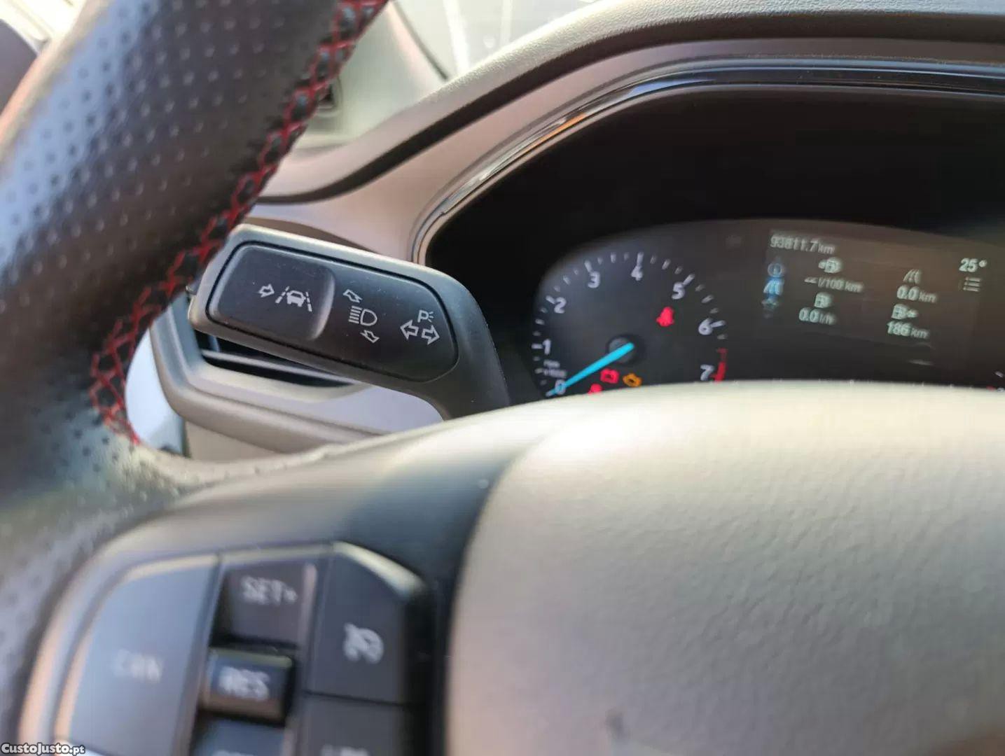 Ford Focus 1.0 ecoboost mhev st-line — photo 4