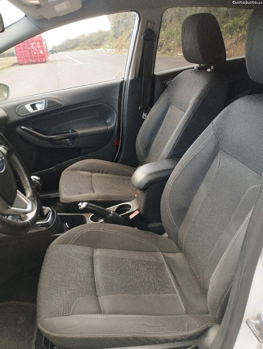 Ford Fiesta 1.5 — fotografia 2