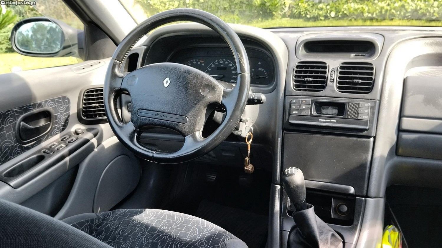 Renault Laguna 2.2 DT RT - 97 foto 2