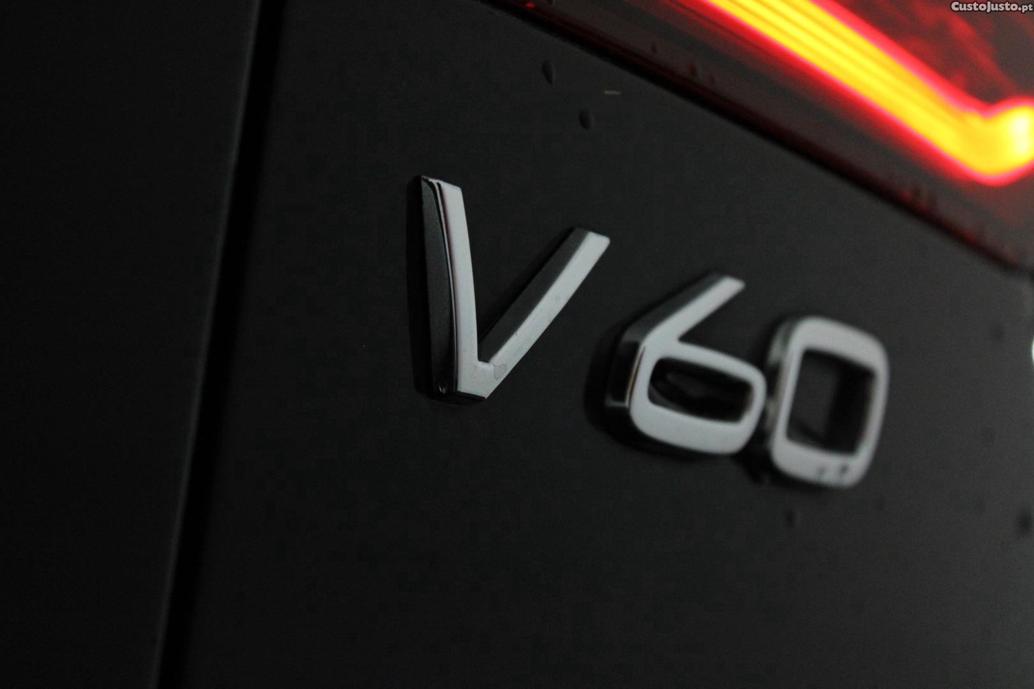 Volvo V60 2.0 T6 AWD INSCRIPTION — fotografia 3