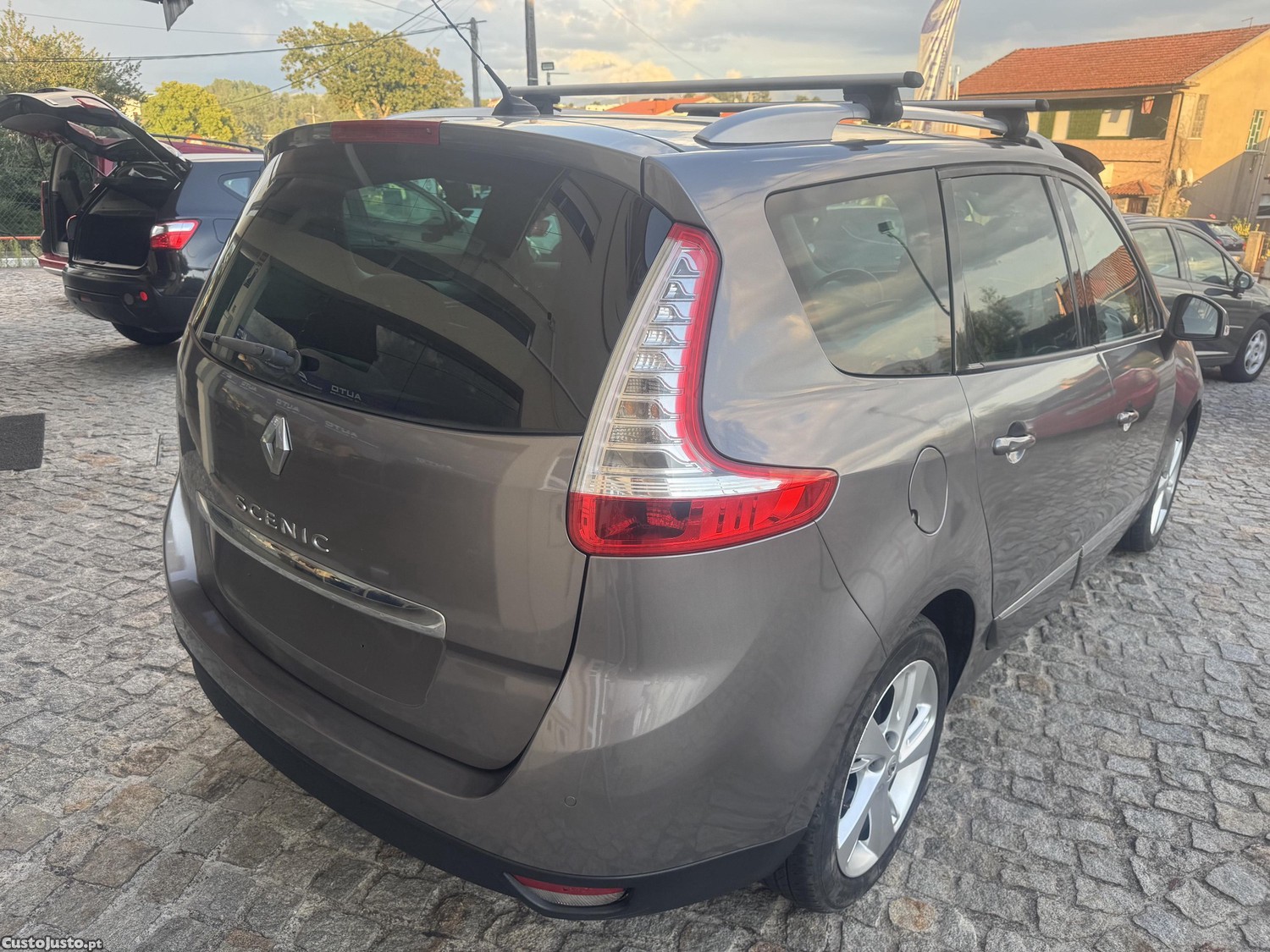 Renault Scénic 1.5 DCI 110 CV 7 LUG  - 13 — photo 4