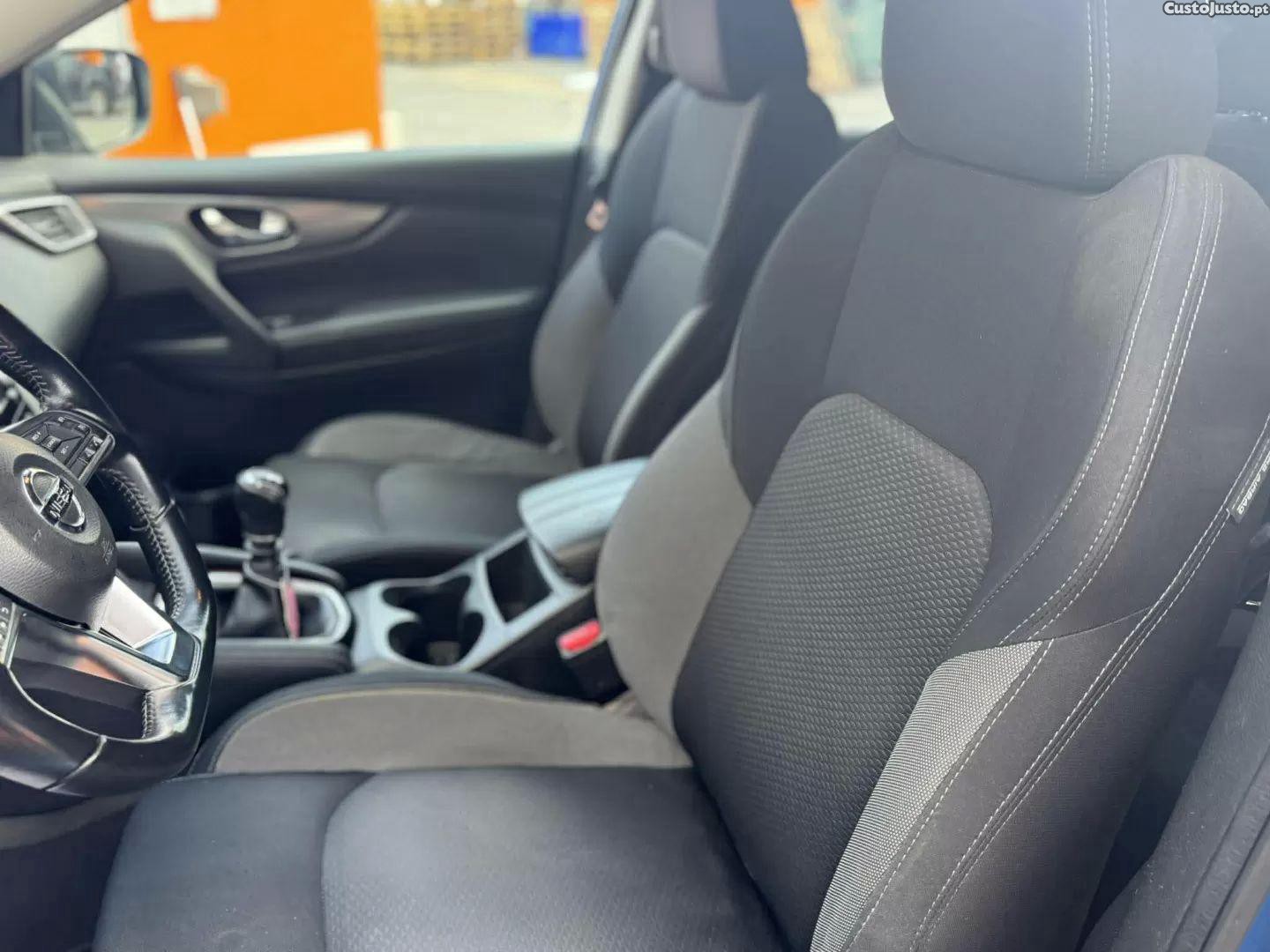 Nissan Qashqai 1.5 dci n-connecta j18 - 19 — photo 4