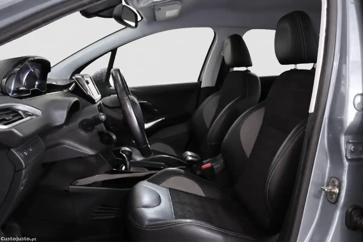 Peugeot 2008 1.2 PureTech Crossway EAT6 — photo 4