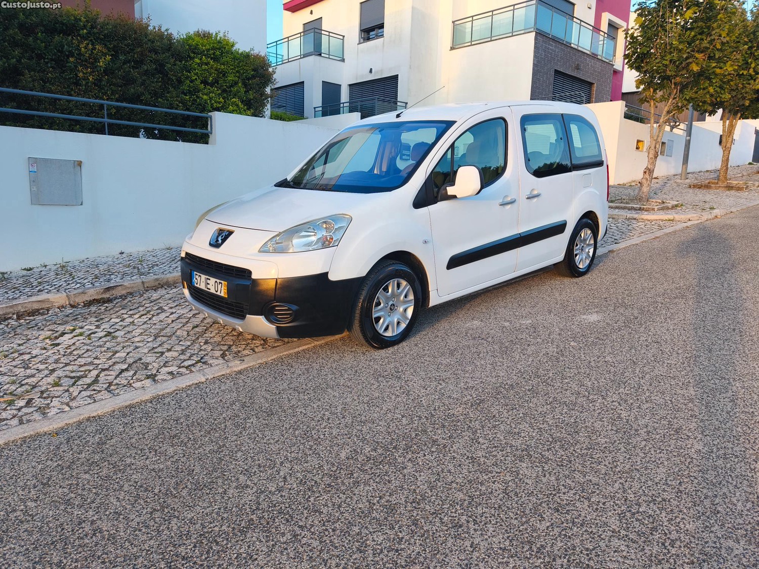 Peugeot Partner 1.6hdi 5 lugares - 09 — photo 4