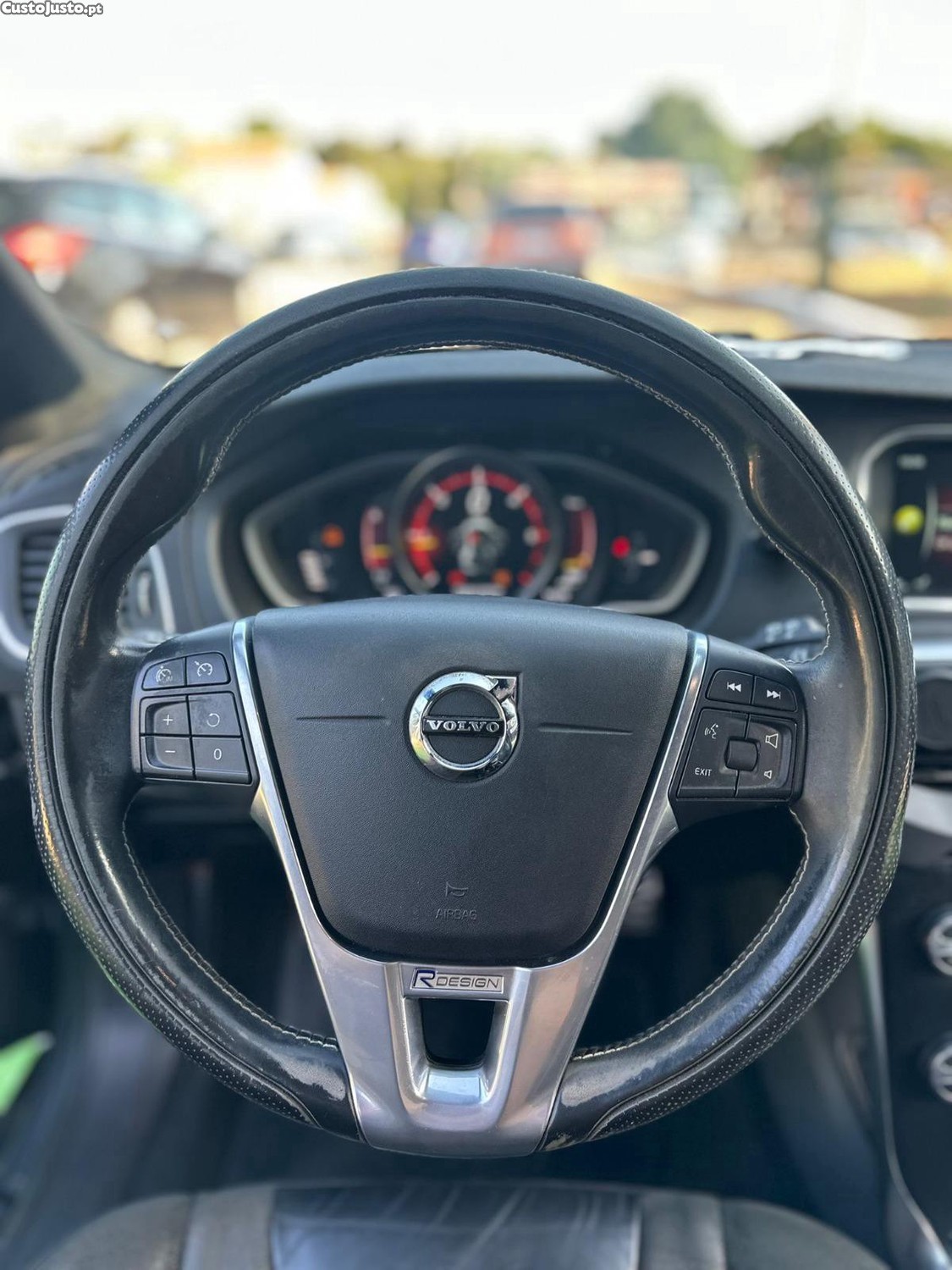Volvo V40 R-DESIGN — fotografia 8