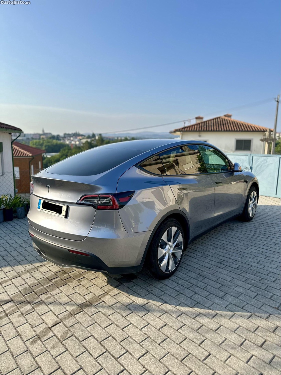 Tesla Model Y SR+ QuickSilver 2023 — fotografia 6