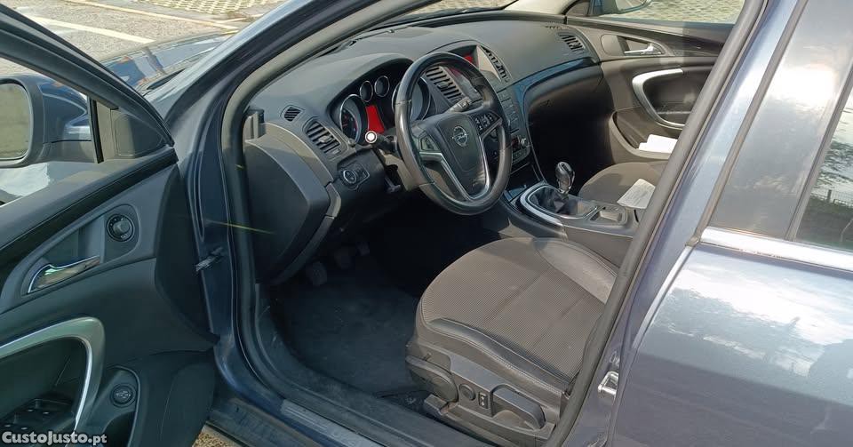 Opel Insignia Sports Tourer 2.0 TDCi — fotografia 3