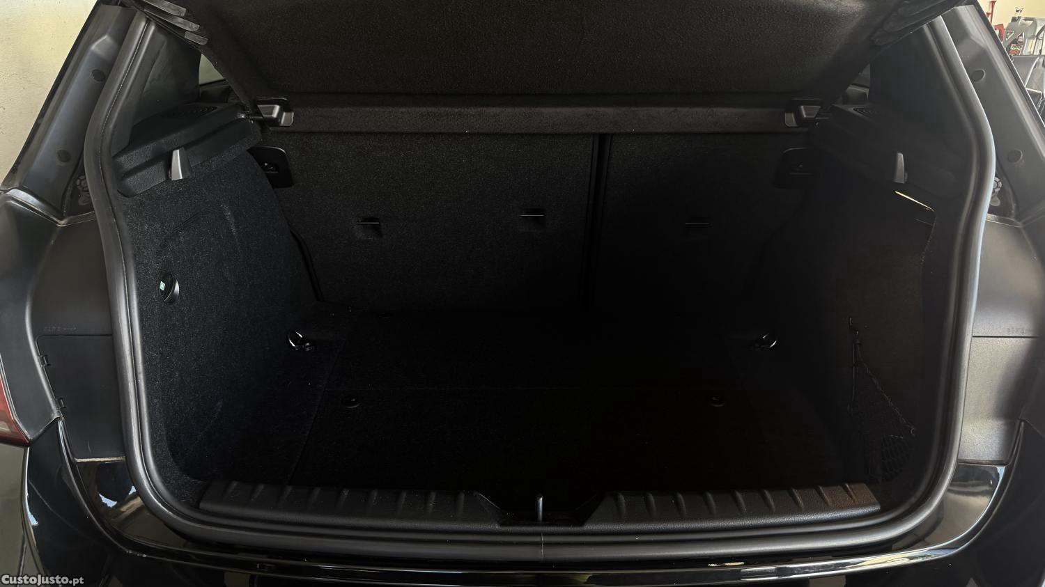 BMW 116 d Pack Desportivo M — fotografia 3