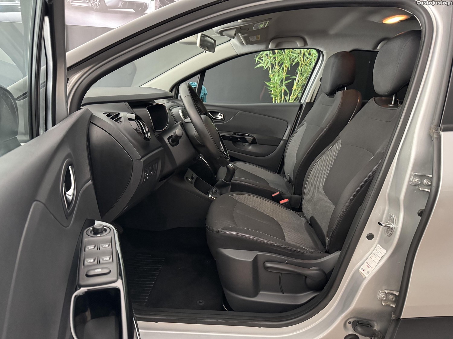 Renault Captur 0.9 TCe Itens Energy — photo 5