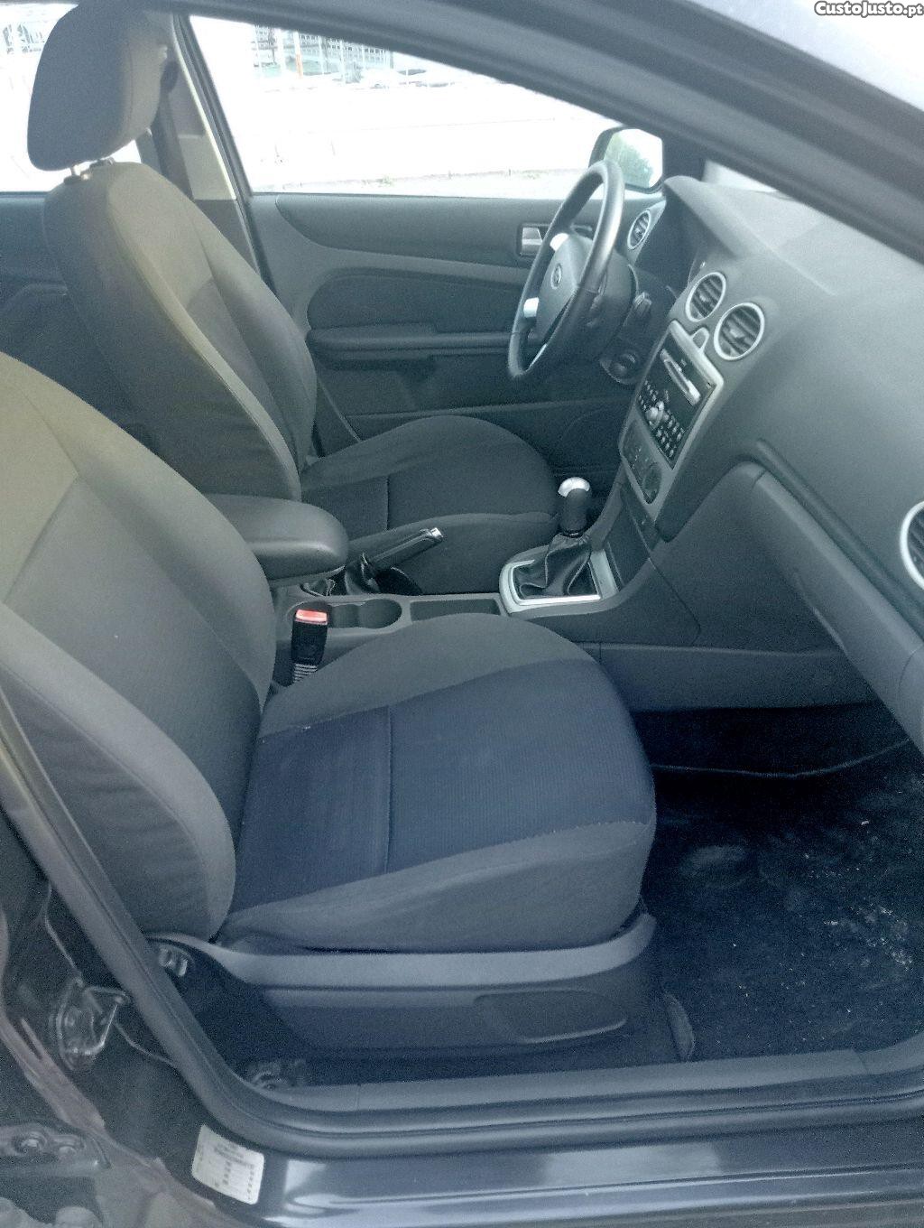 Ford Focus 1.6 Tdci 110cv — fotografia 5