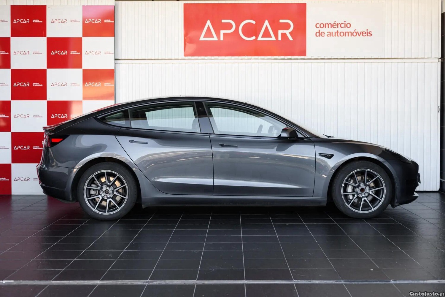 Tesla Model 3 Standard Range Plus RWD — photo 4