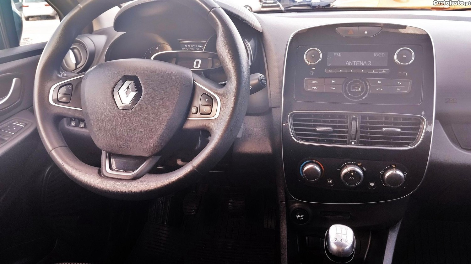 Renault Clio 1.5 dCi - 18 — photo 4