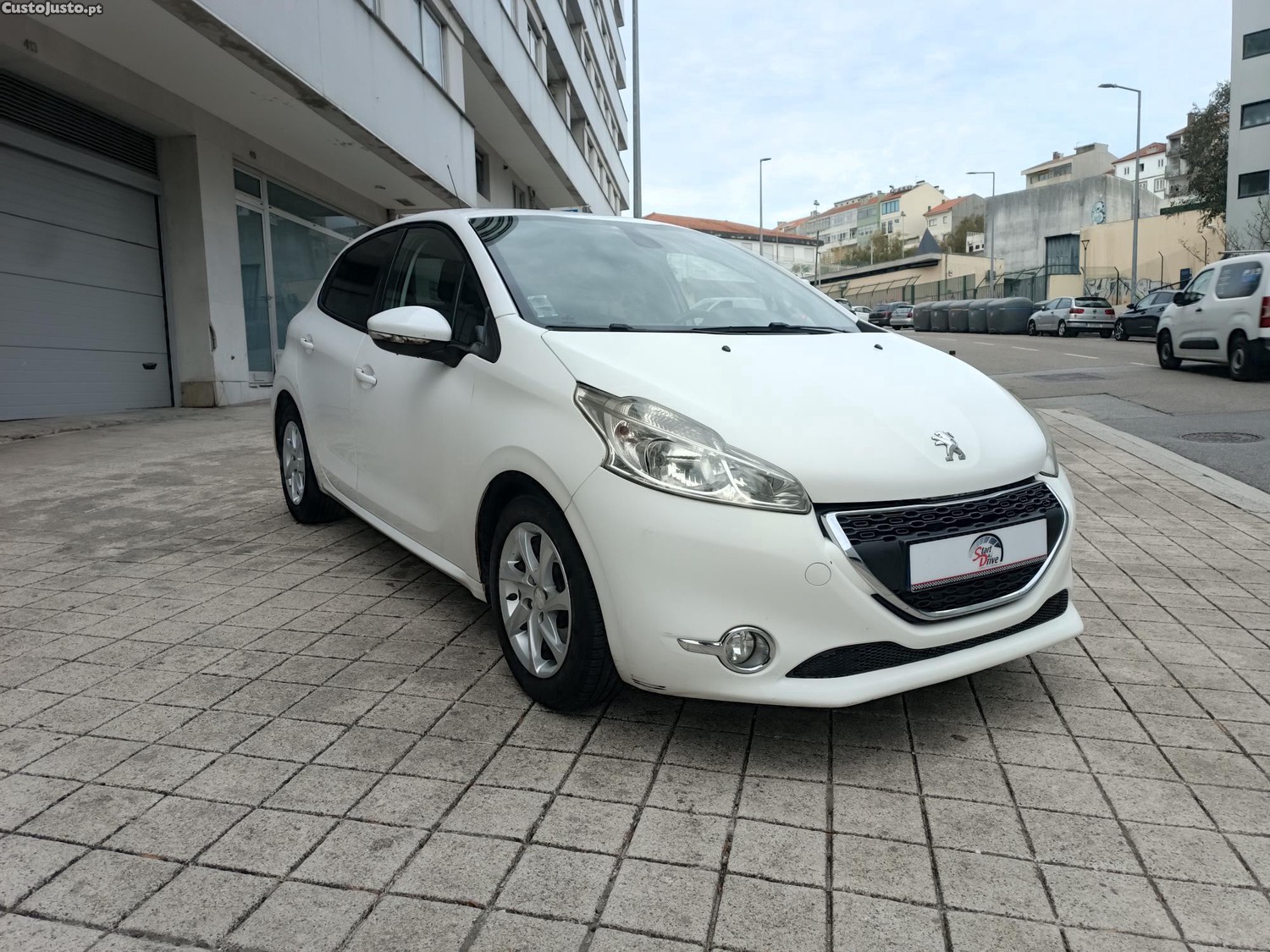 Peugeot 208 1.4 hdi 5portas Nacional - 12 — photo 2