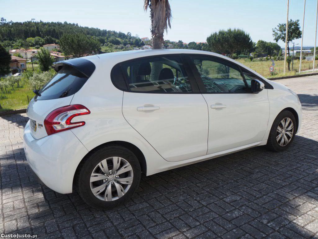 Peugeot 208 1.6 HDI — fotografia 5