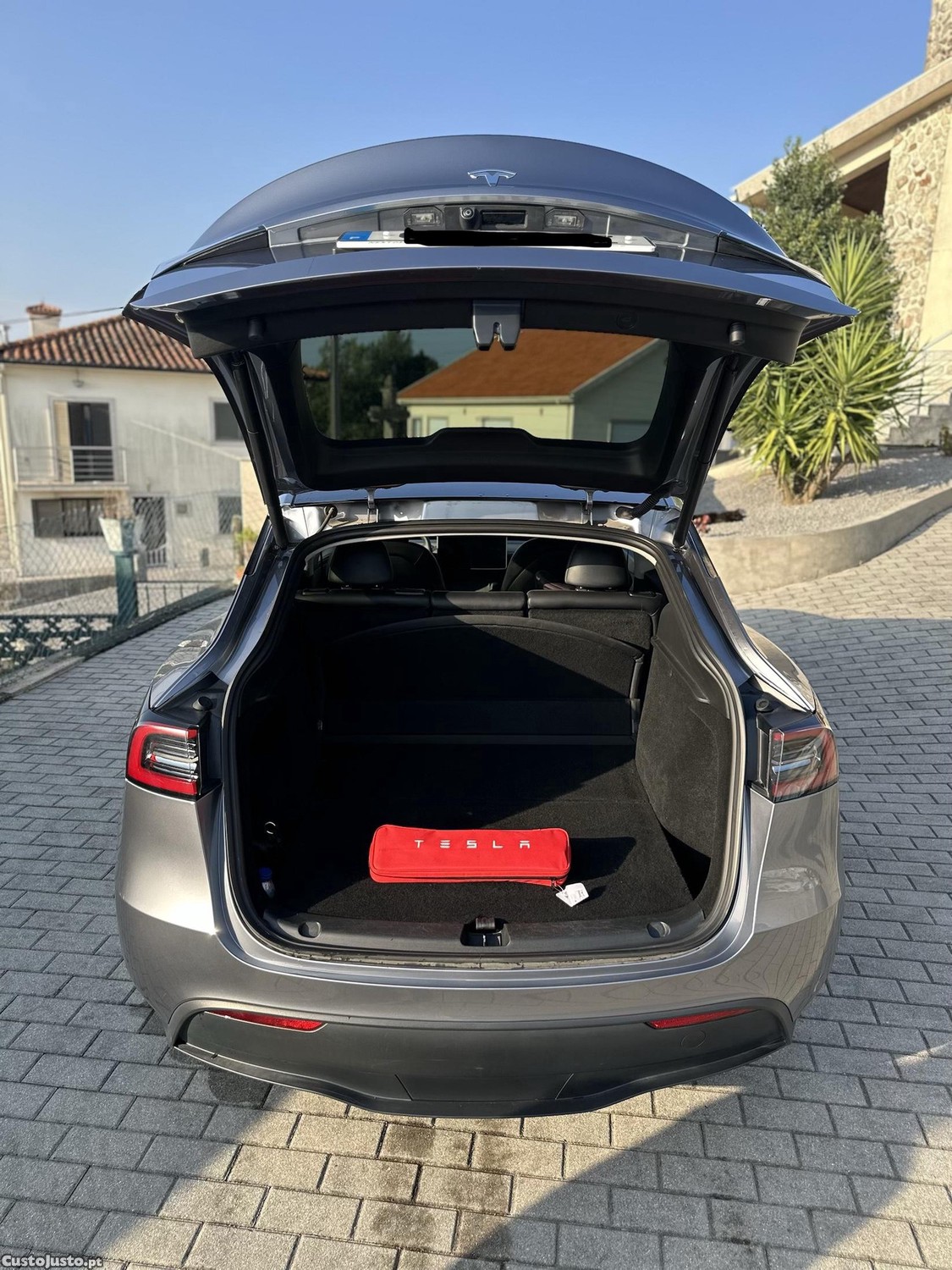 Tesla Model Y SR+ QuickSilver 2023 — fotografia 5
