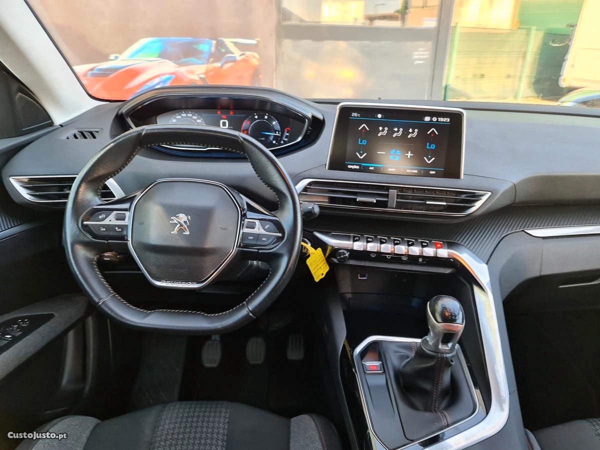Peugeot 5008 1.5 BlueHDi Active Pack — fotografia 2