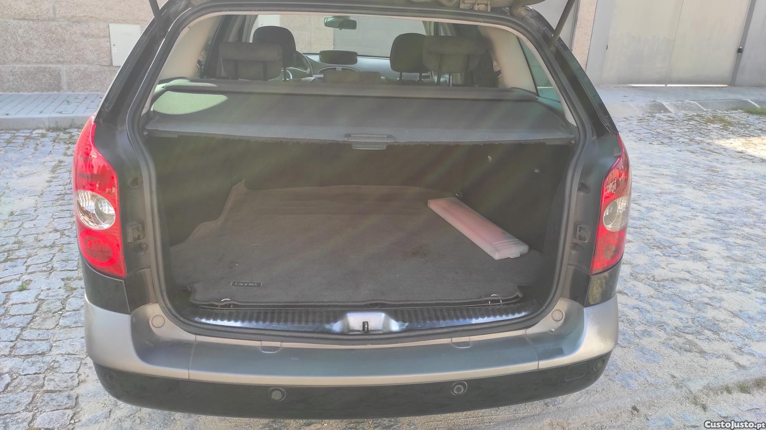 Renault Laguna 2.0 DCI — fotografia 6