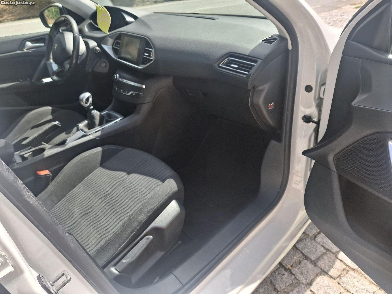 Peugeot 308 HDI — fotografia 8